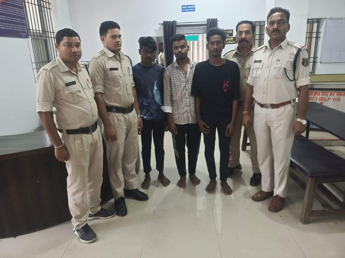 इंदिरानगर मारपीट, नाबालिग सहित 4 गिरफ्तार इंदिरानगर मारपीट, नाबालिग सहित 4 गिरफ्तार