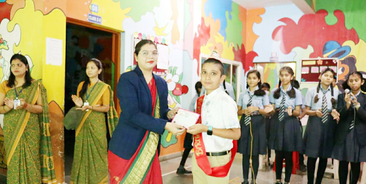 स्कूल का पहला दिन बच्चों   के लिए रहा यादगार