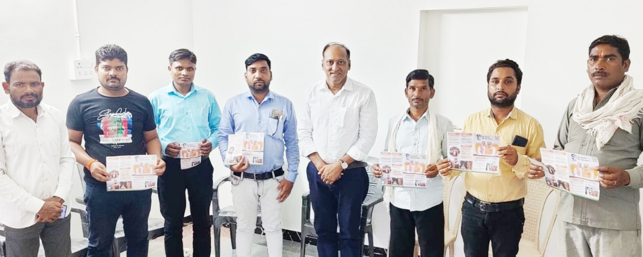 घर-घर जाकर मोदी के लिए समर्थन मांग रहे भाजपाई 