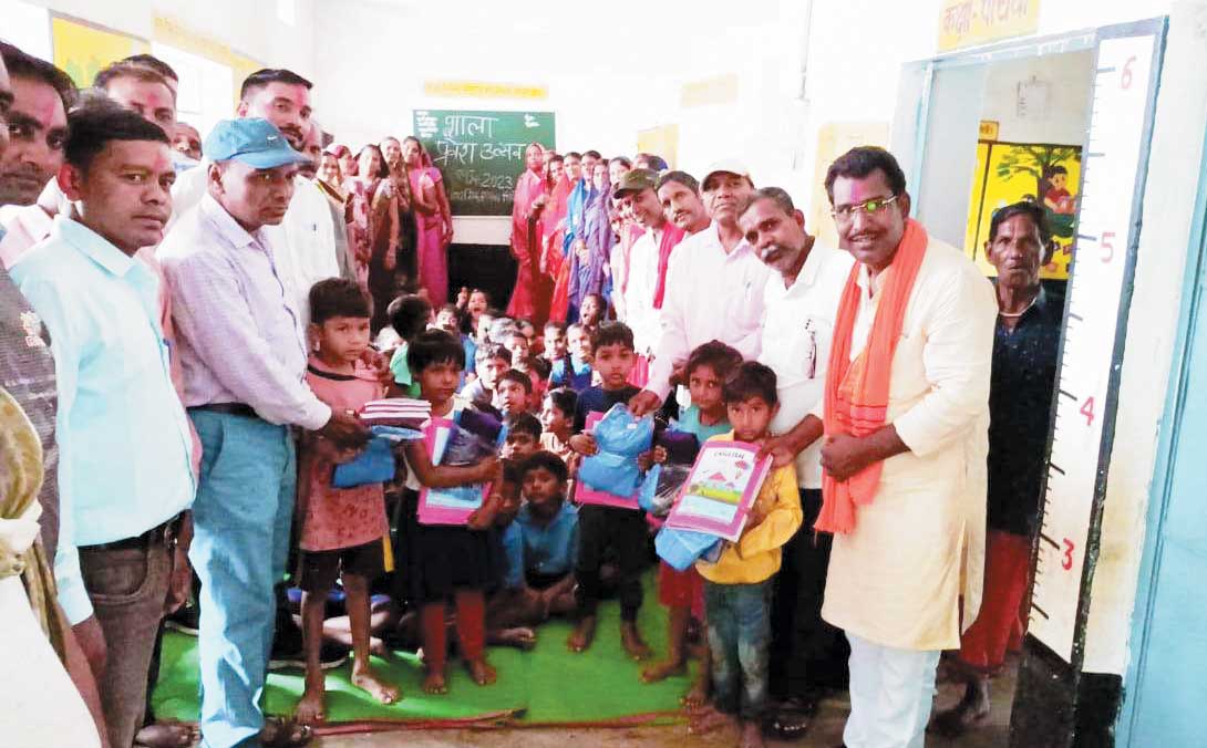 सिर्रीखुर्द में बच्चों को पुस्तक देकर कराया शाला प्रवेश उत्सव सिर्रीखुर्द में बच्चों को पुस्तक देकर कराया शाला प्रवेश उत्सव