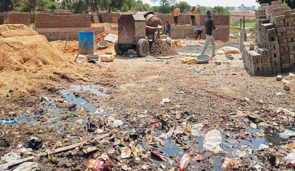 लाखों खर्च कर नदी में नपा बना रही सांस्कृतिक भवन, शिकायत के बाद जांच में हुई पुष्टि