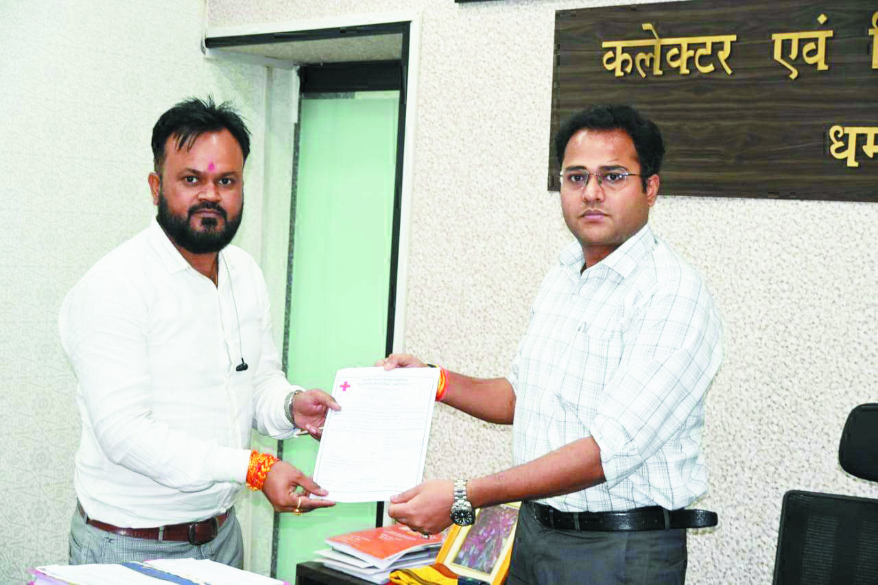 कलेक्टर ने ली इंडियन रेडक्रॉस  सोसायटी की आजीवन सदस्यता