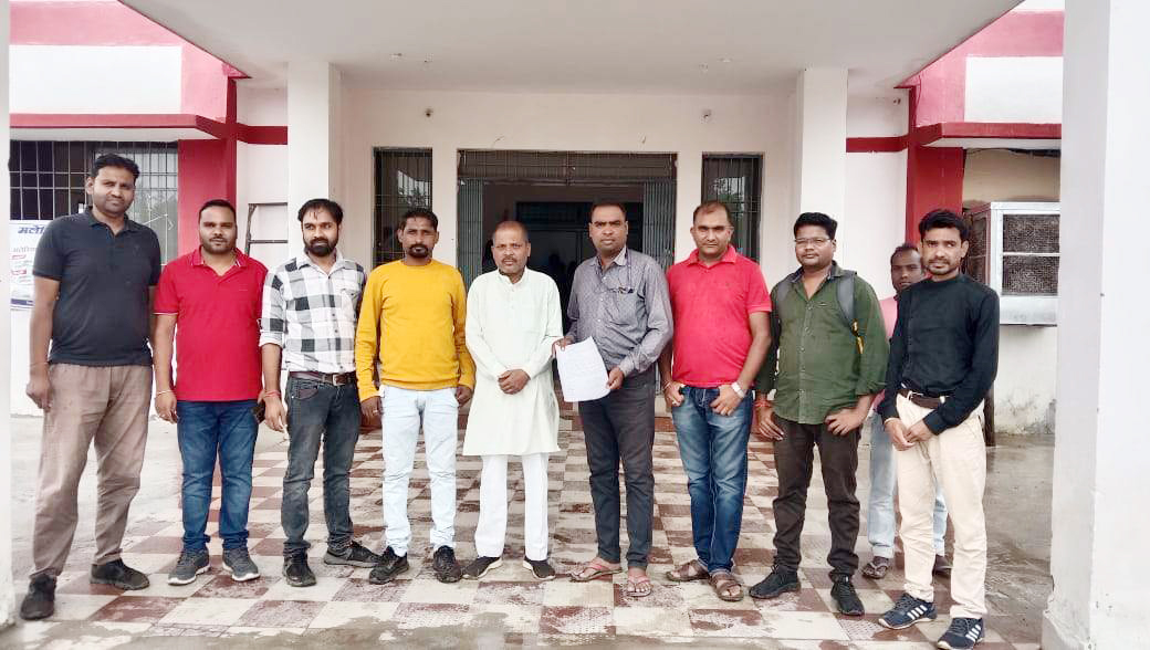 यादव समाज ने सीएम  के नाम सौंपा ज्ञापन