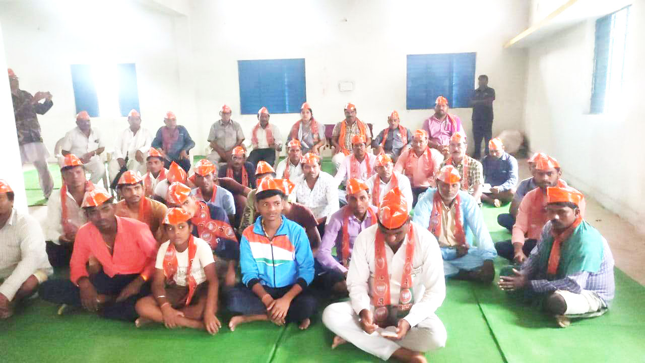 विधायक, जिला पदाधिकारी, मंडल पदाधिकारी सहित सैकड़ों कार्यकर्ताओं ने पीएम मोदी को सुना