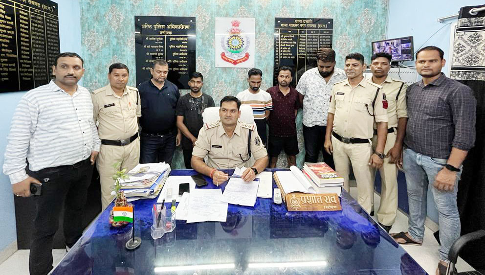 ऑनलाइन सट्टा खिलाते 5 पकड़ाए