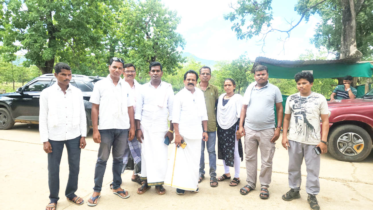 नक्सलियों ने जनअदालत लगाकर की  उप सरपंच व शिक्षा दूत की हत्या