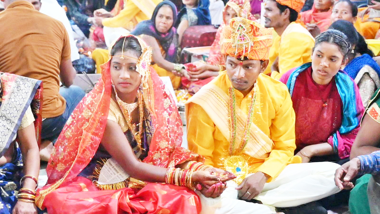 18 जोड़े  बंधे परिणय सूत्र में