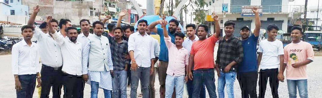 सिंहदेव को डिप्टी सीएम बनाने पर कार्यकर्ताओं ने मनाया जश्न