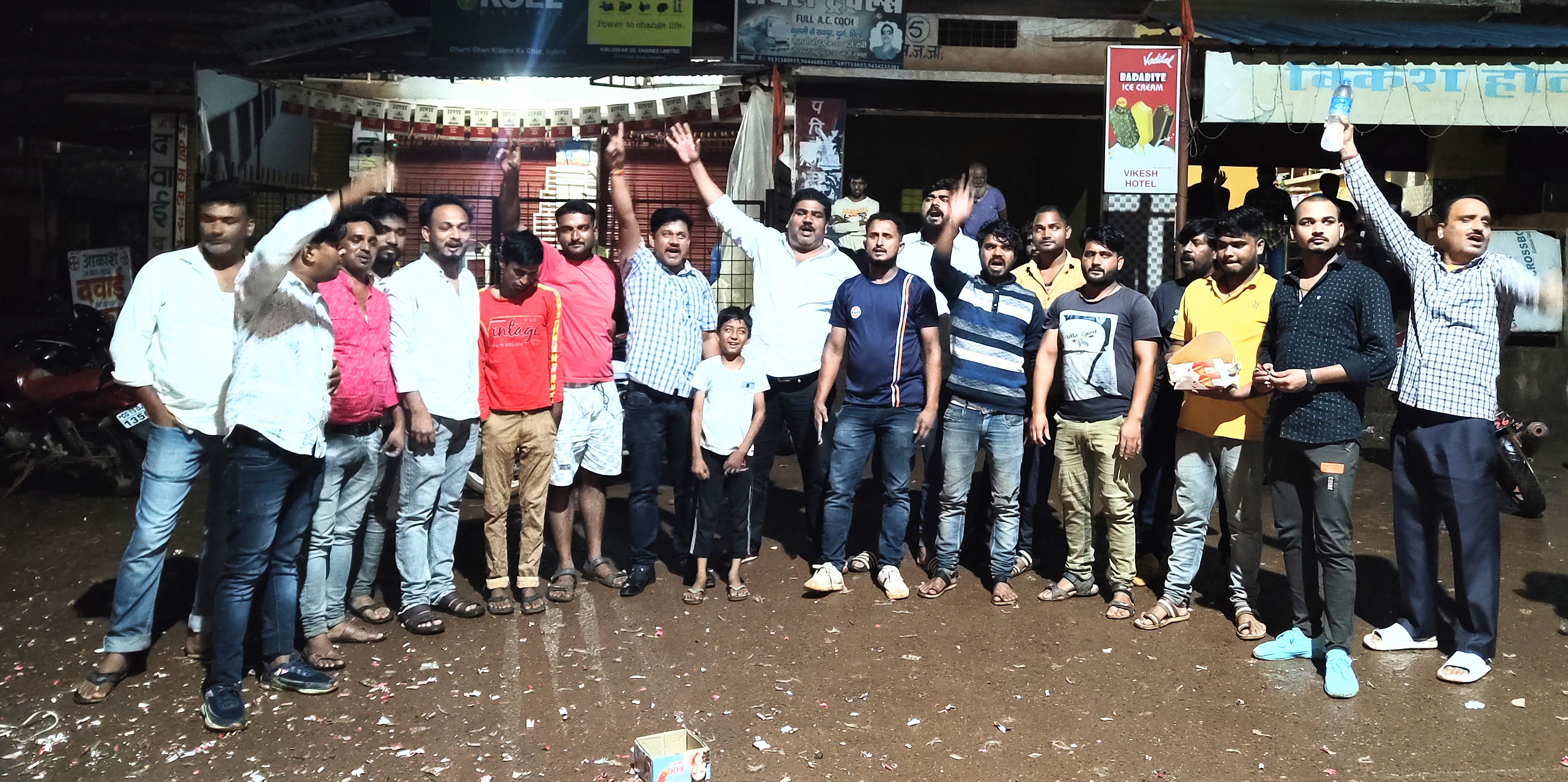 सिंहदेव डिप्टी सीएम, कांग्रेसियों ने मिठाई बांटी