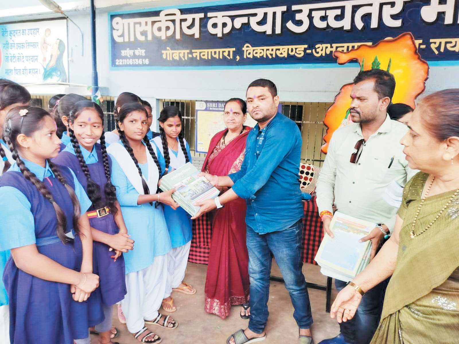 कन्या स्कूल में मनाया शाला प्रवेशोत्सव कन्या स्कूल में मनाया शाला प्रवेशोत्सव