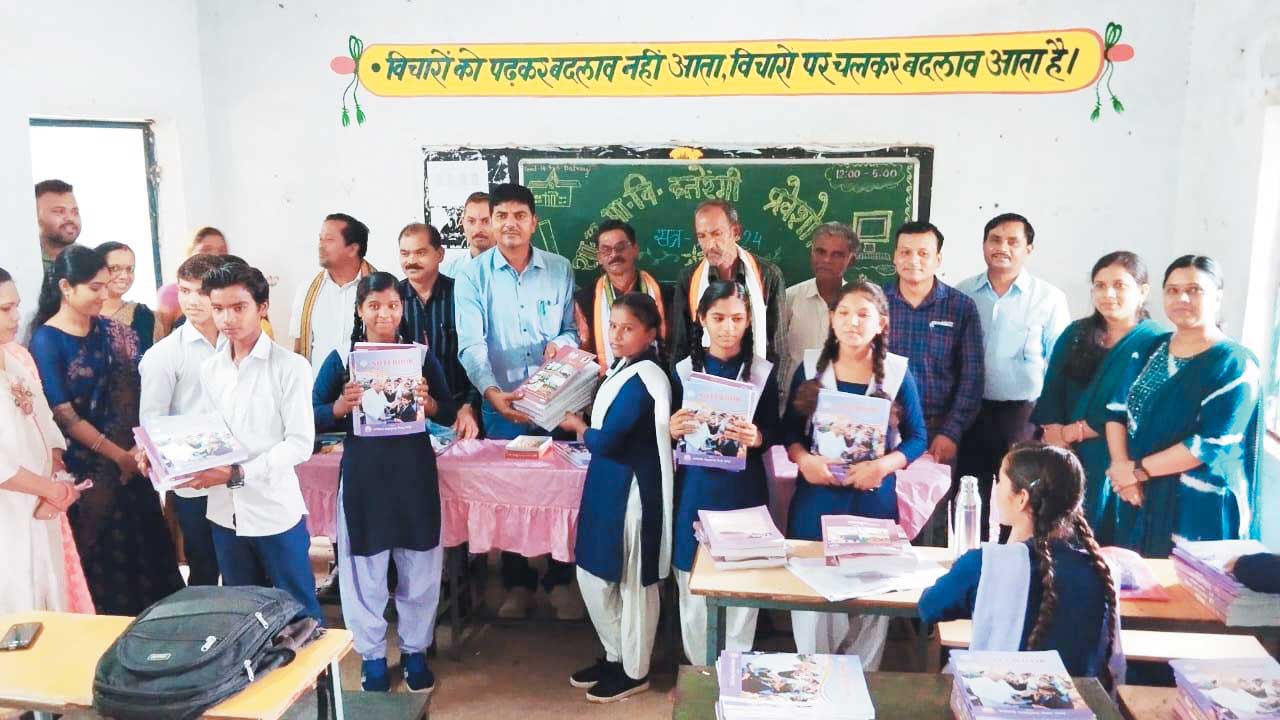 शासकीय विद्यालय दतरेंगी में शाला प्रवेशोत्सव मना