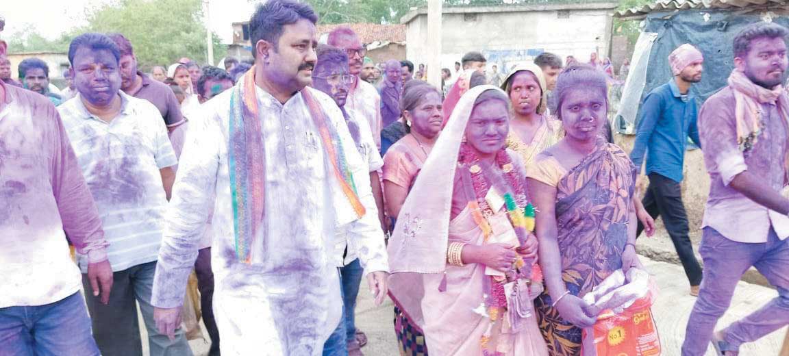 बालपुर में उपचुनाव, रेखा खटकर की जीत, गांव में निकाली विजय रैली