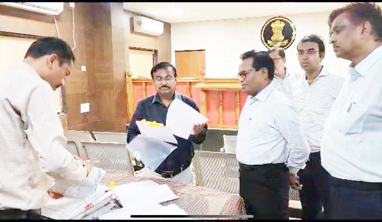 2017 से खनिज विभाग कैशबुक का नहीं कर रहा संधारण, कमिश्नर ने पकड़ी लापरवाही