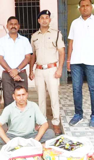 अवैध शराब के साथ पकड़ाया, अपराध दर्ज