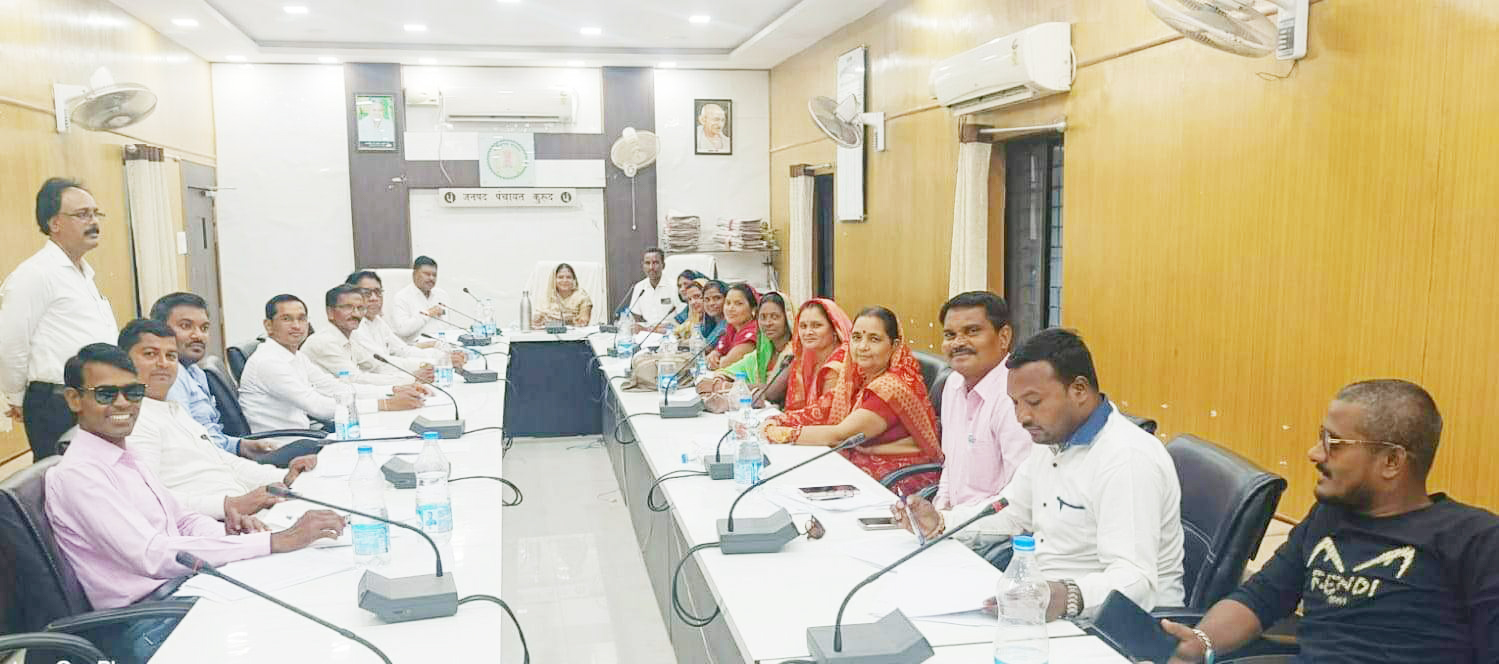 जनपद सामान्य सभा की बैठक में उठा स्कूल मरम्मत का मुद्दा