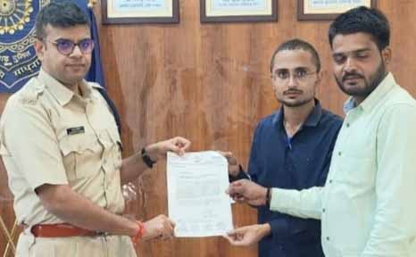 कांग्रेस प्रवक्ता ने कहा- उन्हें और उनके साथियों को अफसर  से जान-माल का खतरा