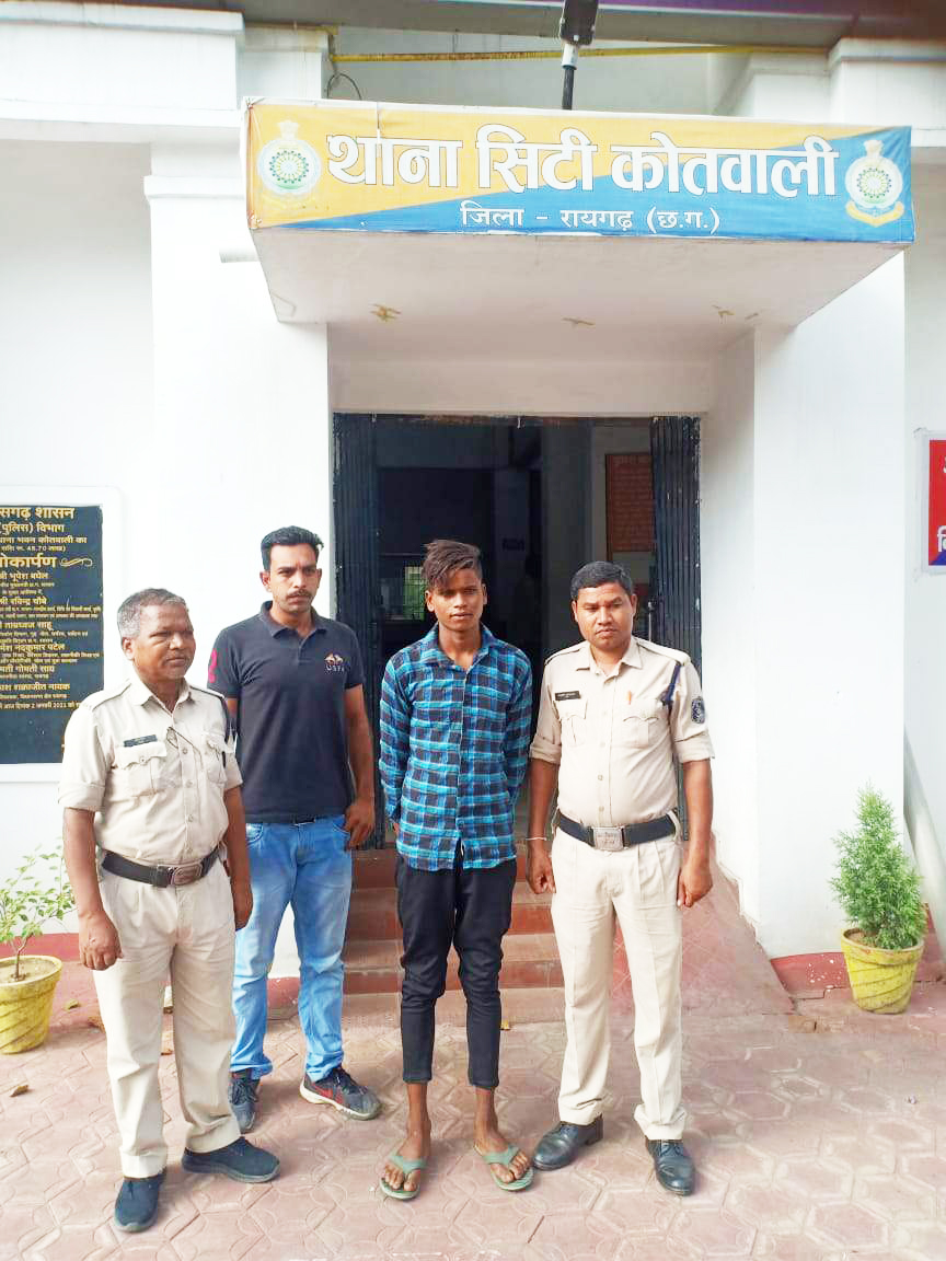 चोरी की 14 मोबाइल के साथ आरोपी गिरफ्तार चोरी की 14 मोबाइल के साथ आरोपी गिरफ्तार
