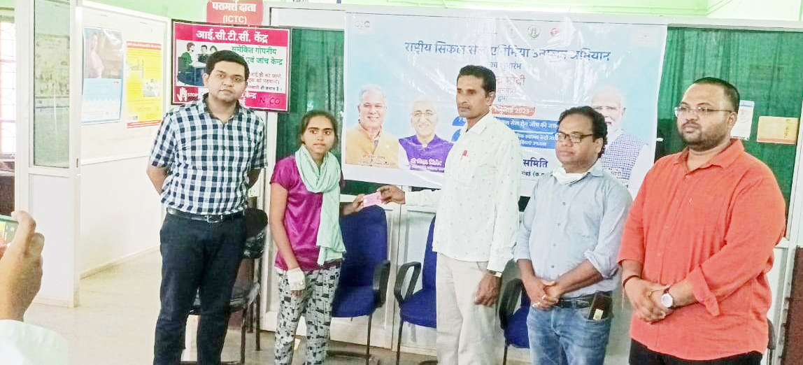 10 मरीजों को प्रमाण पत्र वितरित