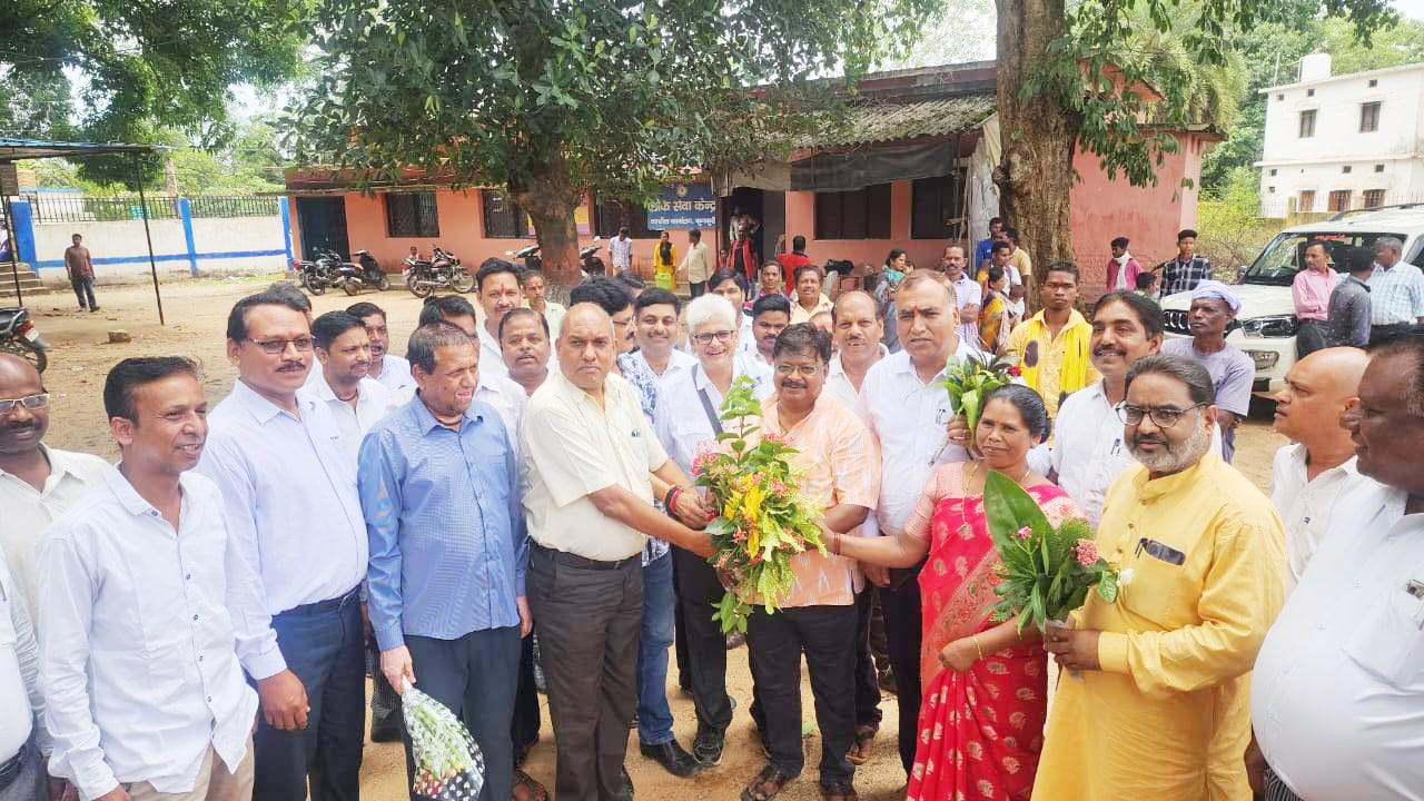 न्यायालय परिसर कुनकुरी में बार रूम और शापिंग कॉम्पलेक्स का भूमिपूजन