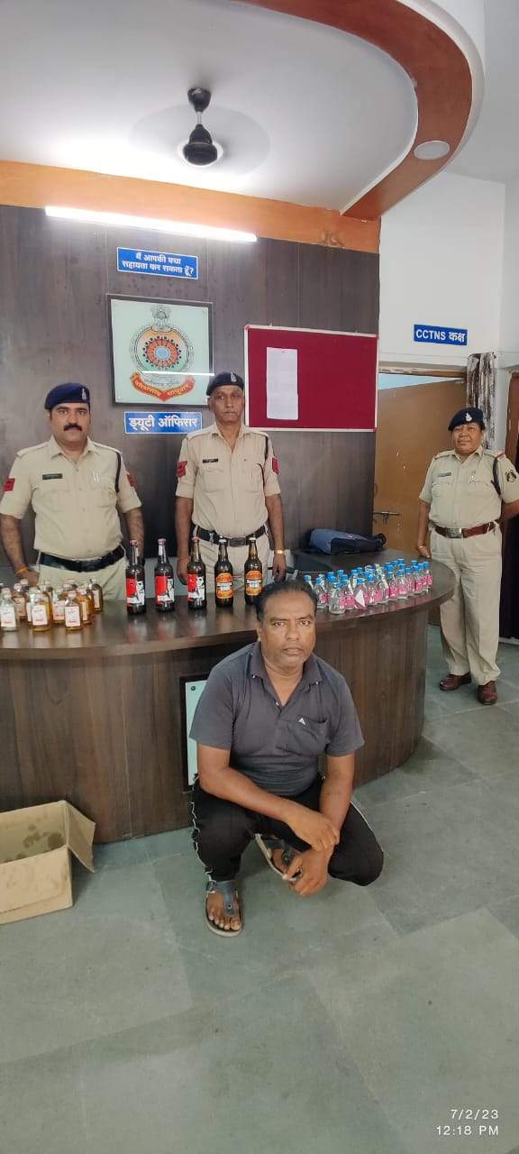 बिरयानी सेंटर के पास शराब के साथ आरोपी गिरफ्तार बिरयानी सेंटर के पास शराब के साथ आरोपी गिरफ्तार