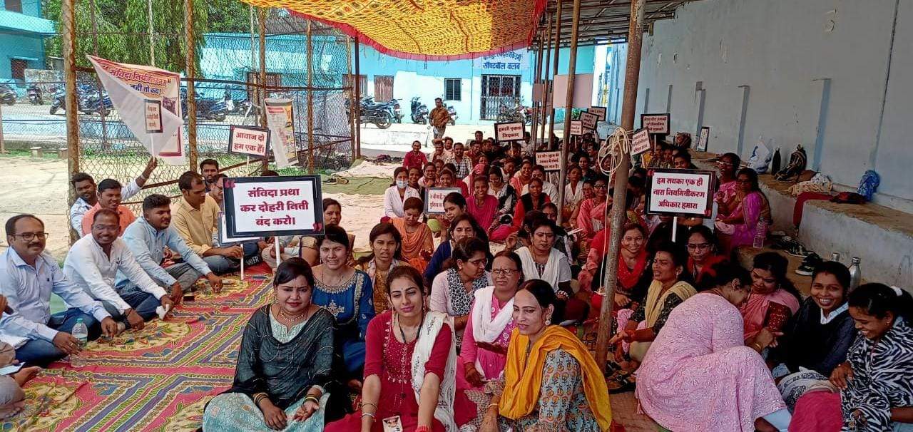 नियमितीकरण का वादा अधूरा, बीजापुर सहित 33 जिलों में संविदा कर्मी बेमुद्दत हड़ताल पर नियमितीकरण का वादा अधूरा, बीजापुर सहित 33 जिलों में संविदा कर्मी बेमुद्दत हड़ताल पर