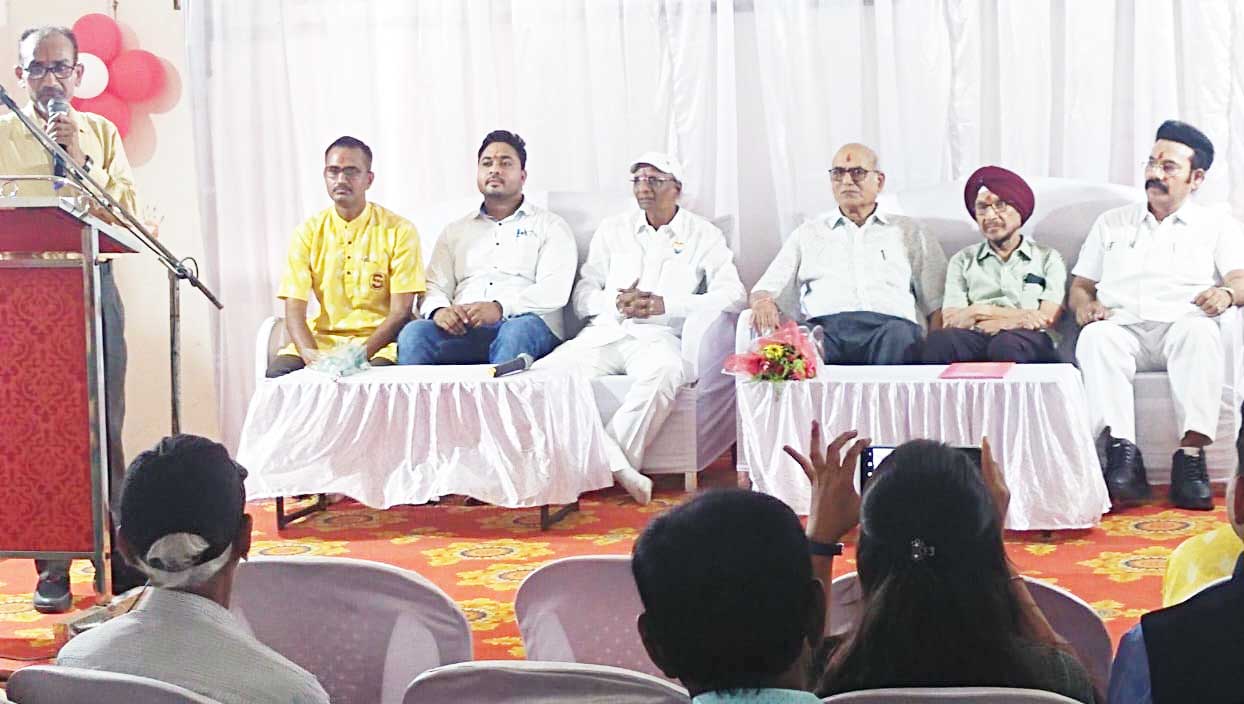 डॉक्टर्स डे पर चिकित्सकों को सम्मान