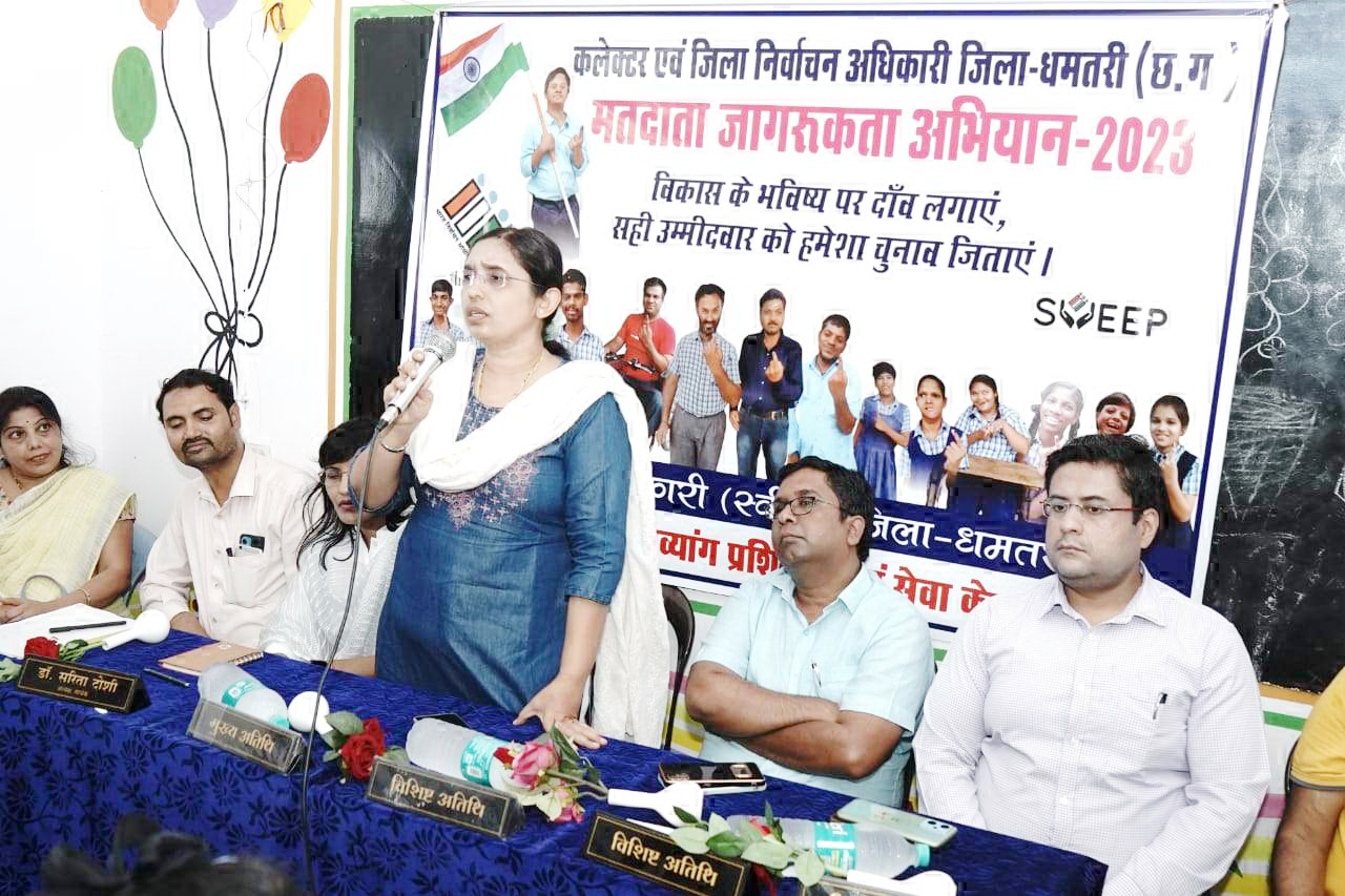 सार्थक स्कूल में दिव्यांग मतदाताओं को किया मतदान के प्रति जागरूक
