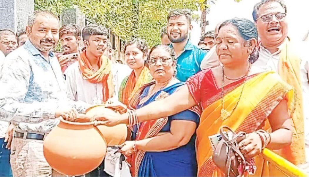 मीठे पानी की आपूर्ति को लेकर भाजपाइयों ने किया प्रदर्शन 