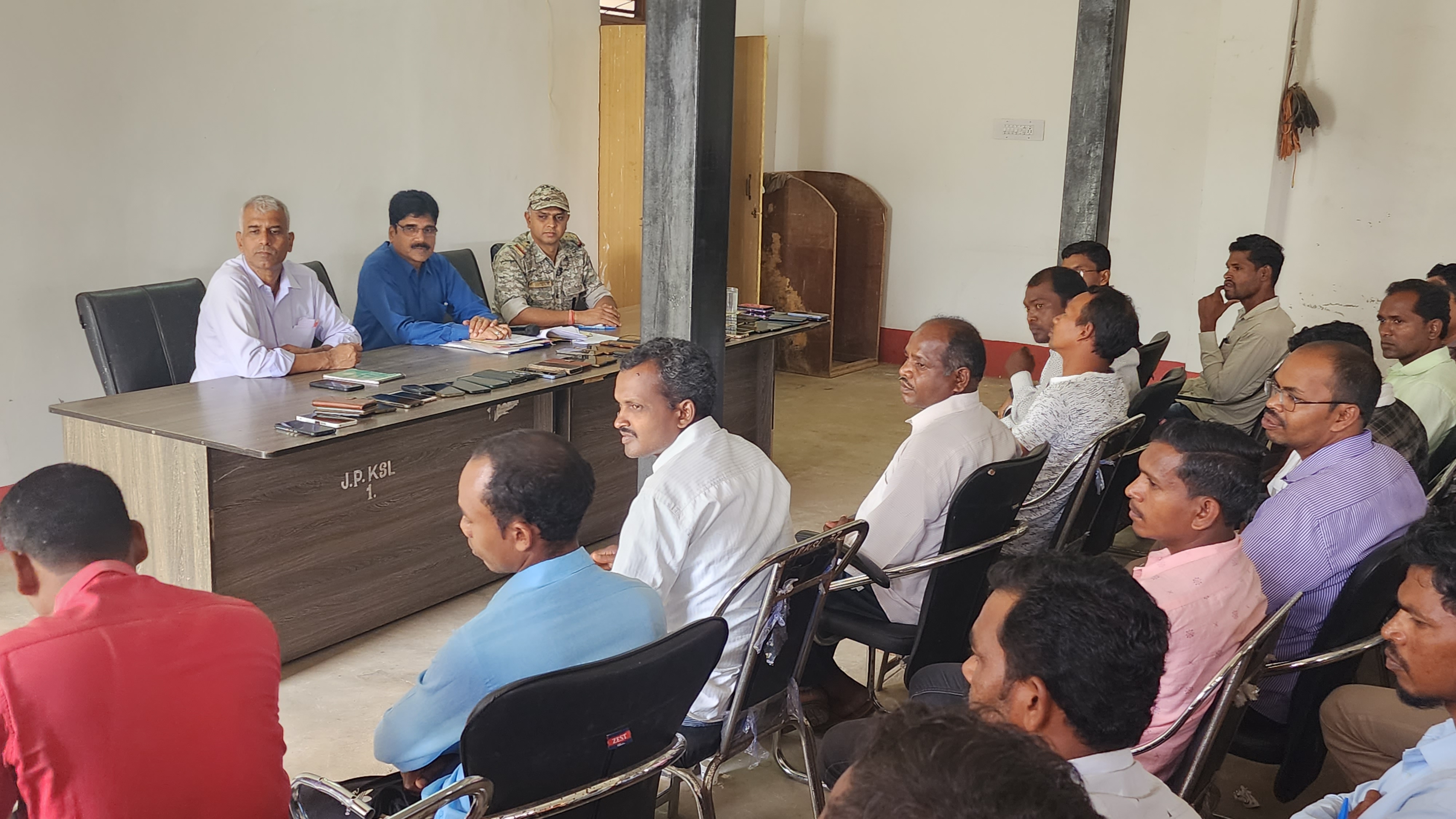 धर्मांतरण को लेकर हो रहे विवादों को सुलझाने एसडीएम ने पास्टरों की ली बैठक धर्मांतरण को लेकर हो रहे विवादों को सुलझाने एसडीएम ने पास्टरों की ली बैठक