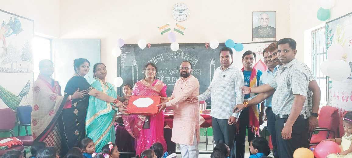 शाला प्रवेशोत्सव एवं विदाई समारोह