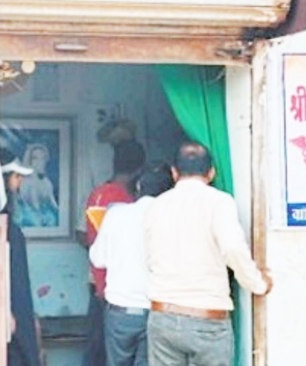 एसडीएम ने दो क्लिनिक सील किये 