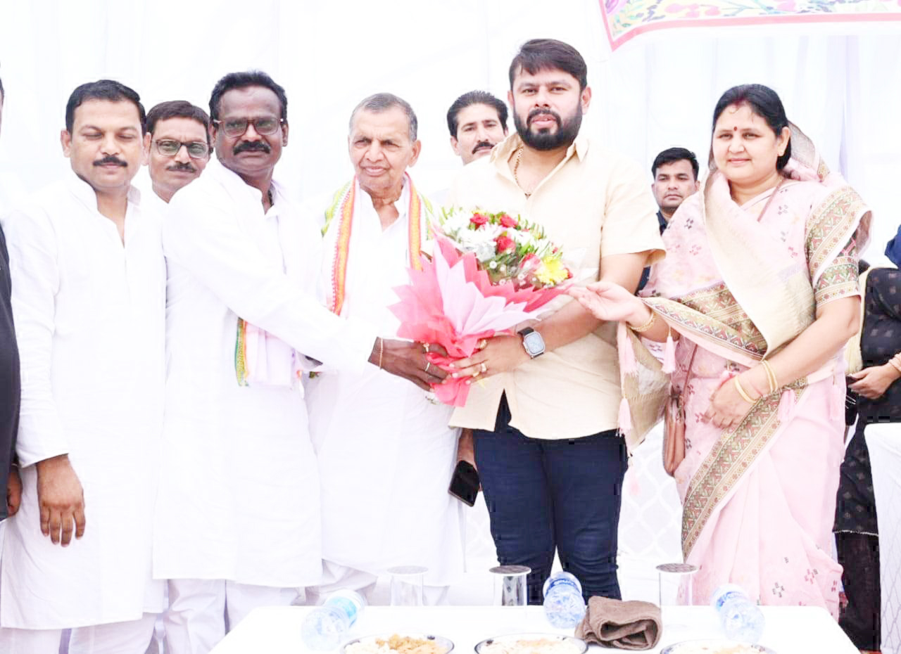 मोहभट्टा वार्ड उपचुनाव में निर्वाचित पार्षद  ने ली शपथ, विधायक ने की शिरकत 