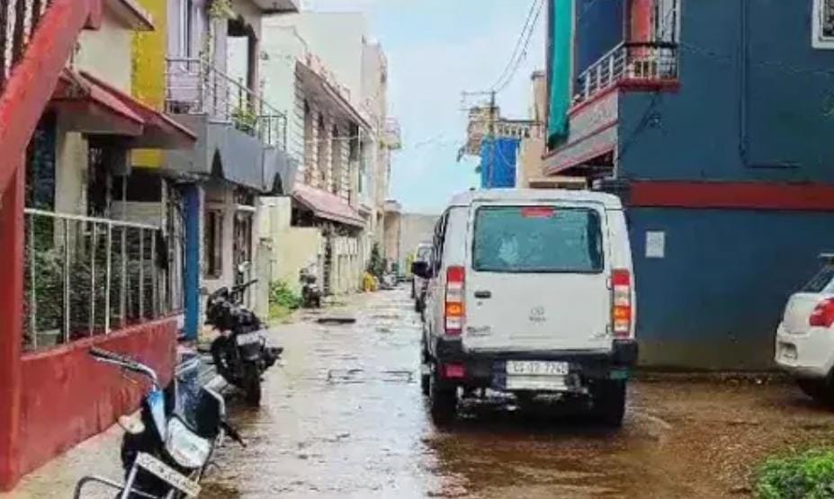 पाठ्य पुस्तक निगम के पूर्व जीएम अशोक और दामाद राजेश के घर पर एसीबी का छापा 