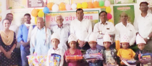 बैंड बाजे के साथ नवागांव में हुआ शाला प्रवेशोत्सव