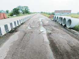 लाखों रुपए मरम्मत में खर्च, फिर भी नहीं सुधरी सडक़, हादसे की आशंका