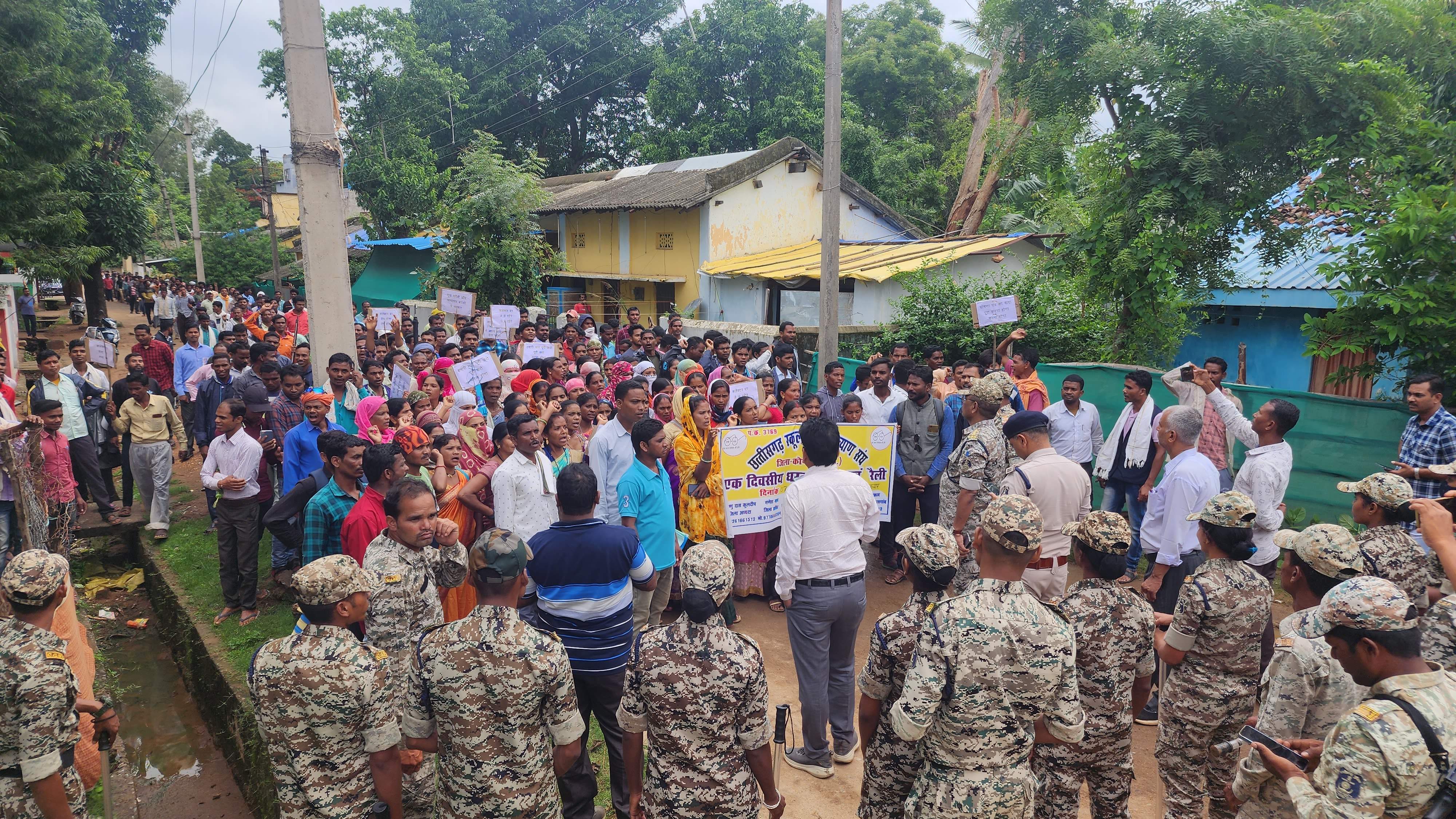 सफाई कर्मियों ने विधायक निवास घेरा जल्द मांग पूरा नहीं होने पर करेंगे आंदोलन सफाई कर्मियों ने विधायक निवास घेरा जल्द मांग पूरा नहीं होने पर करेंगे आंदोलन