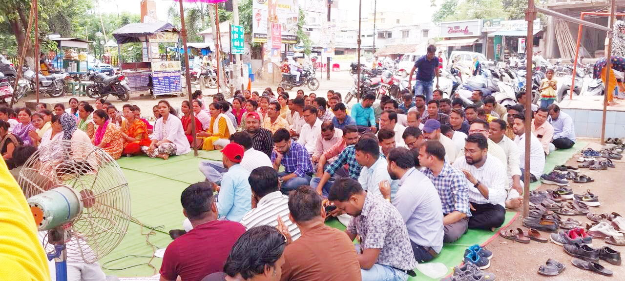 कैबिनेट की बैठक से संविदाकर्मी हुए निराश, आंदोलन होगा उग्र