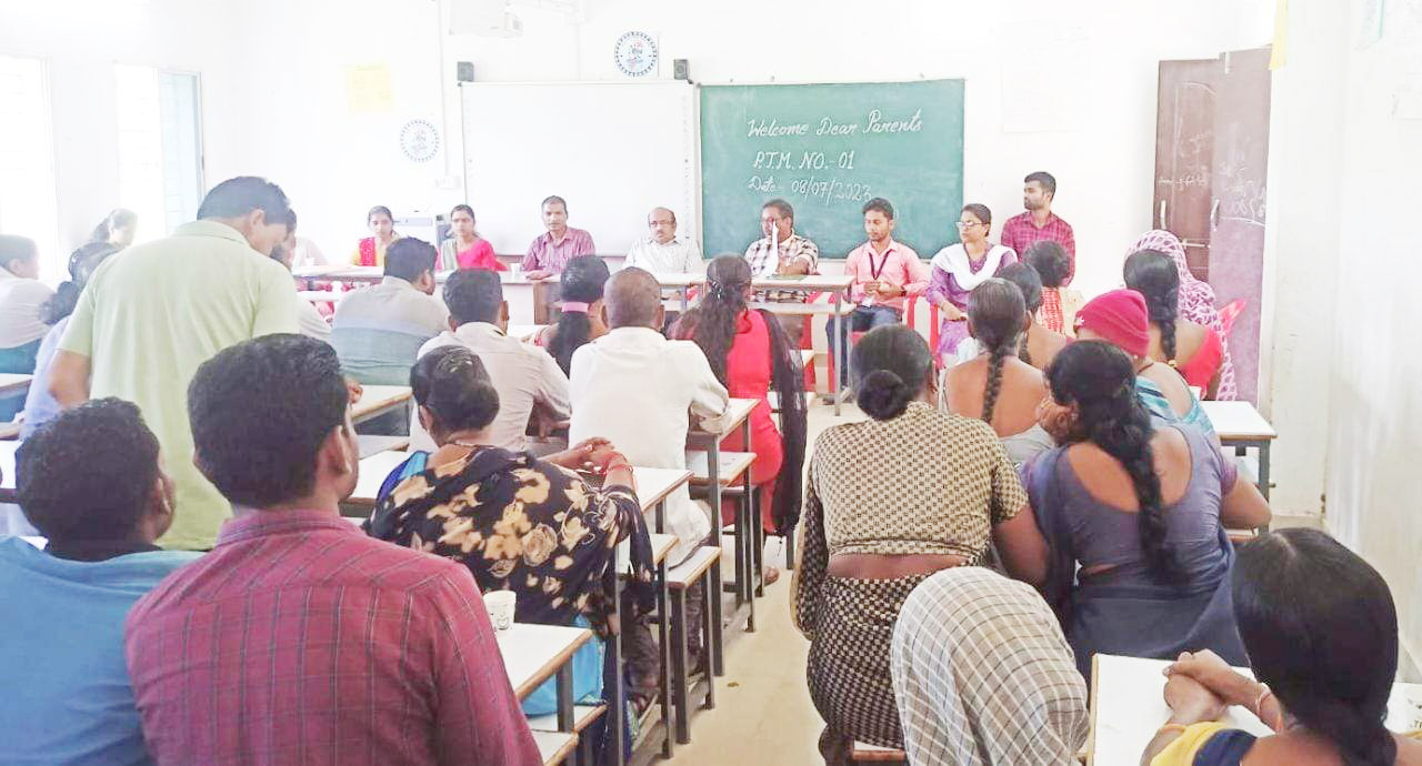 डीएवी मुख्यमंत्री पब्लिक स्कूल उल्लूर में पालक शिक्षक बैठक डीएवी मुख्यमंत्री पब्लिक स्कूल उल्लूर में पालक शिक्षक बैठक