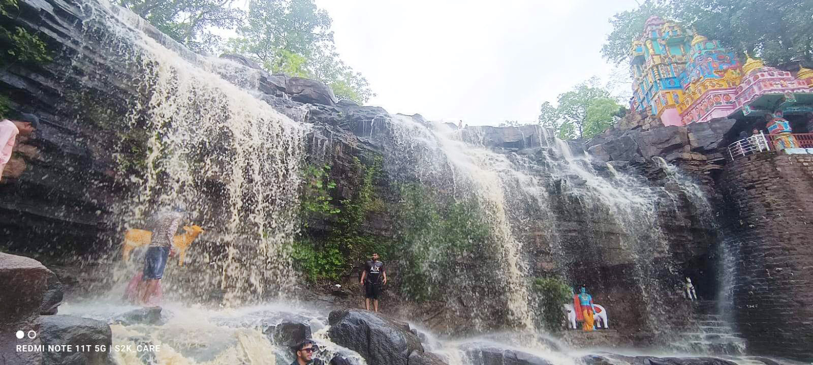 जतमई-घटारानी जलप्रपात पूरे  शबाब पर-उमड़ रही भीड़