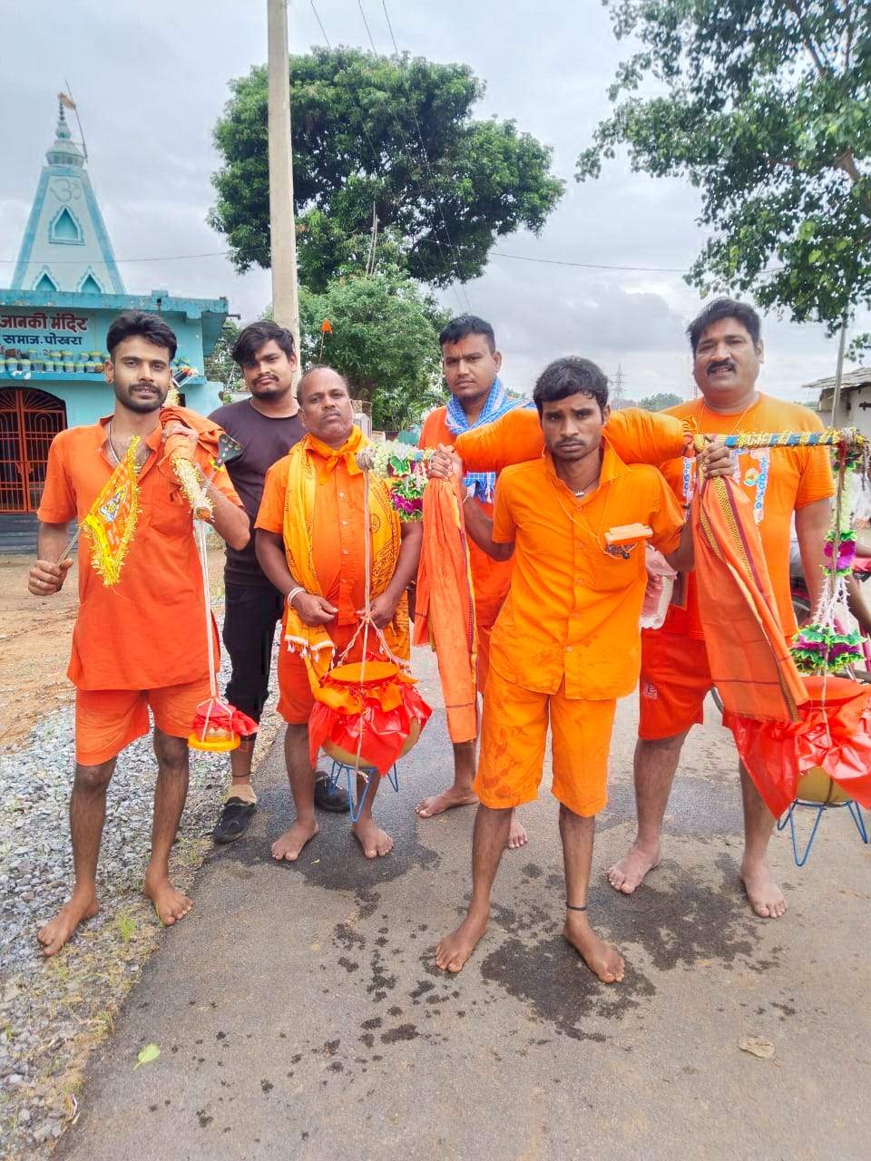 त्रिवेणी संगम से सिरपुर तक पैदल कांवर यात्रा