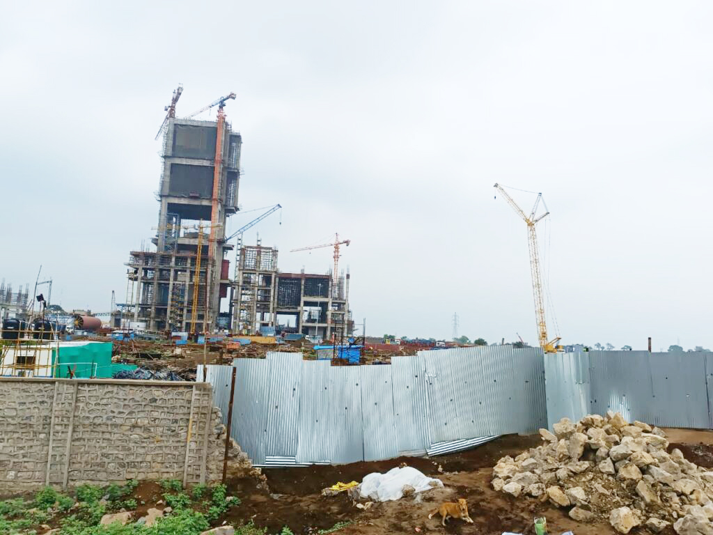 श्रमिक की मौत मुआवजे  को लेकर प्रदर्शन 