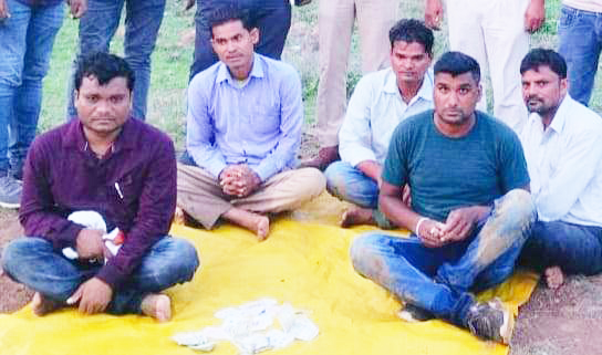 5 जुआरियों से 57 हजार  बरामद, दो बाइक जब्त