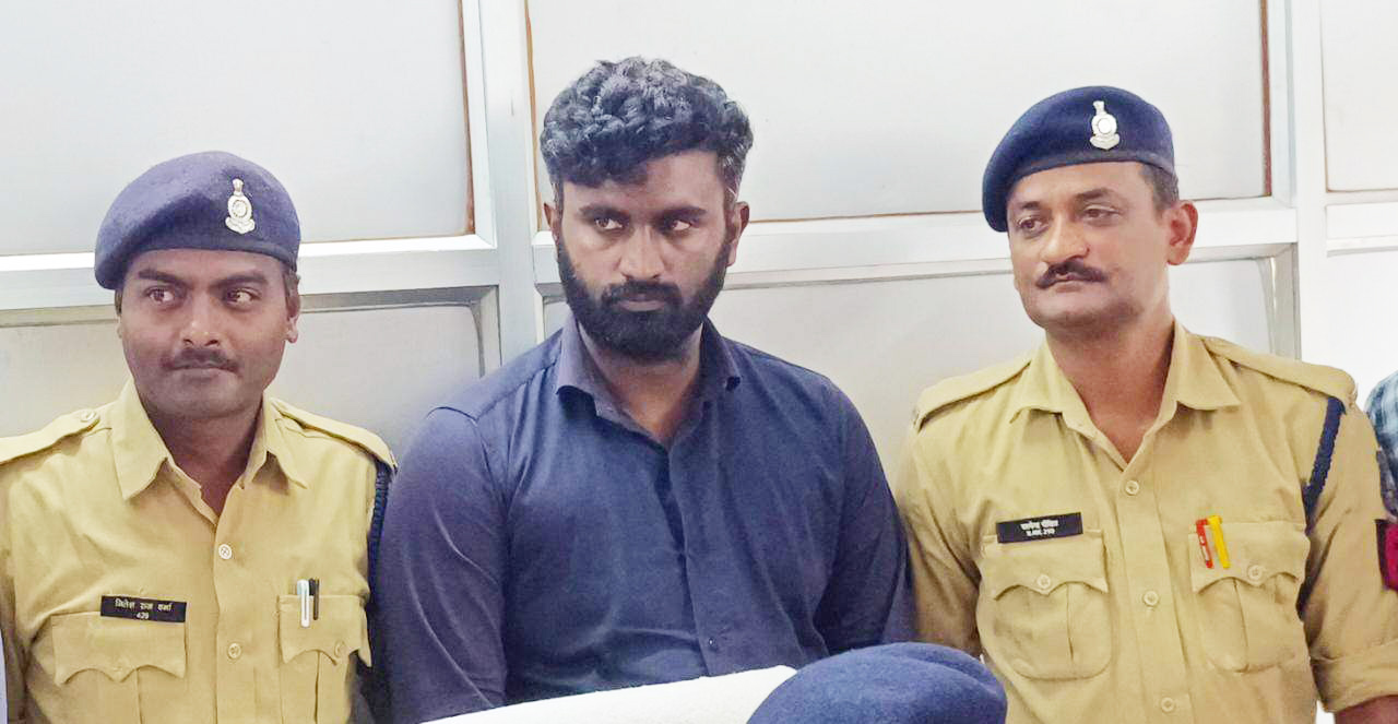 बेटे का दोस्त ही निकला लाखों की चोरी का आरोपी, गिरफ्तार