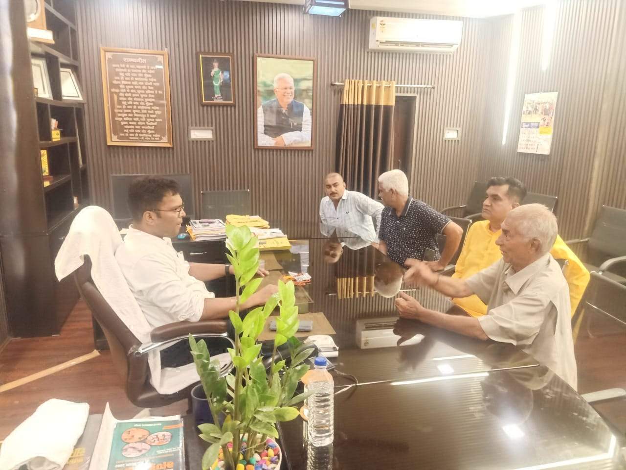 आयुक्त ने चेम्बर की बैठक लेकर पौधरोपण में सहयोग करने कहा