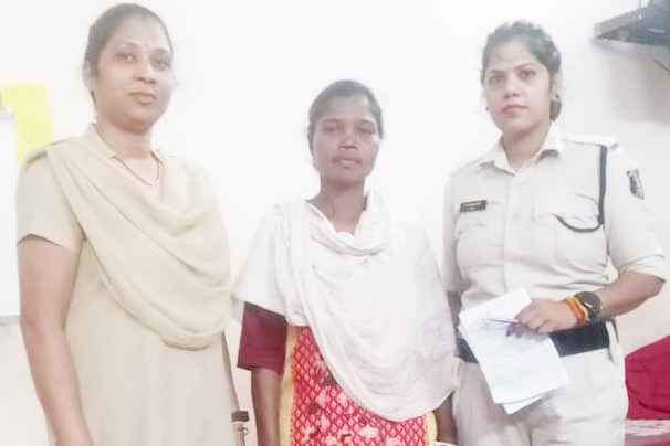 थप्पड़ कांड के बाद खुदकुशी मामले में आंगनबाड़ी कार्यकर्ता गिरफ्तार थप्पड़ कांड के बाद खुदकुशी मामले में आंगनबाड़ी कार्यकर्ता गिरफ्तार