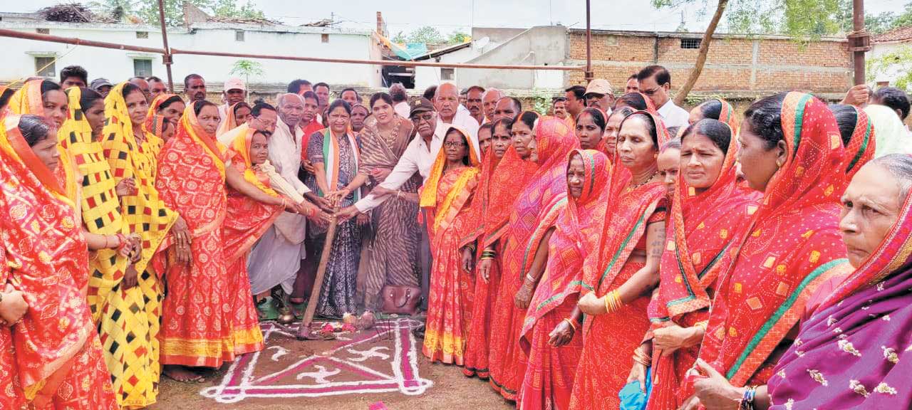 सिहावा विधायक ने हल्बा समाज सामुदायिक भवन का किया भूमिपूजन