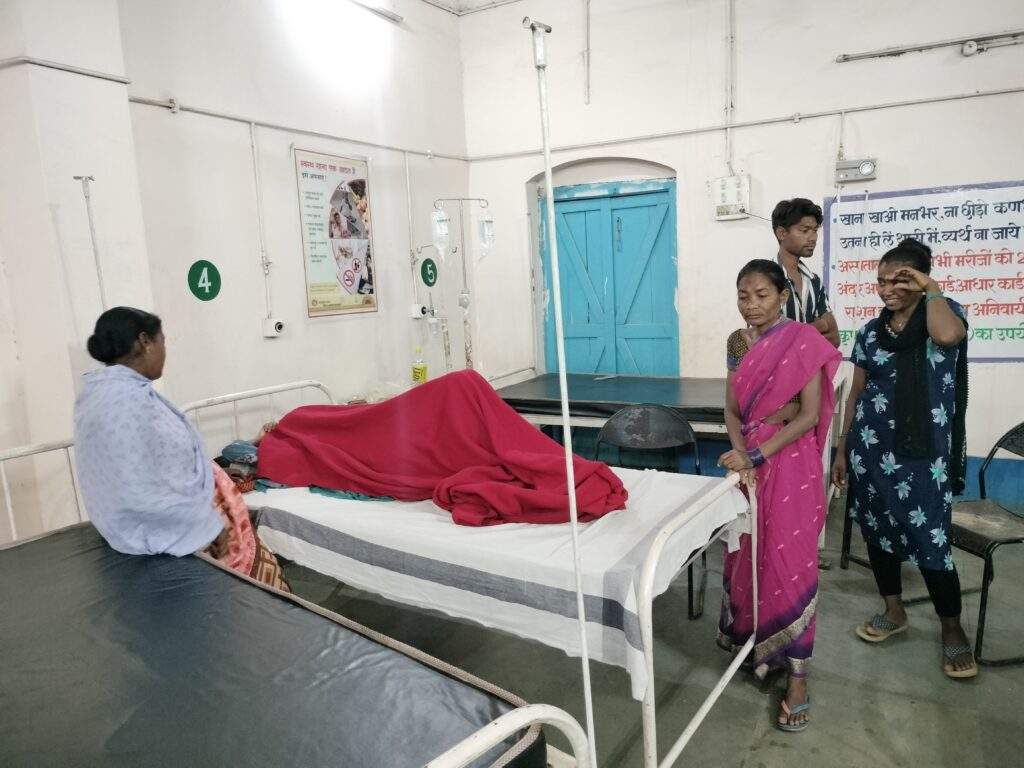 युवती ने जहर खाया, उपचार के बाद स्थिति में सुधार युवती ने जहर खाया, उपचार के बाद स्थिति में सुधार