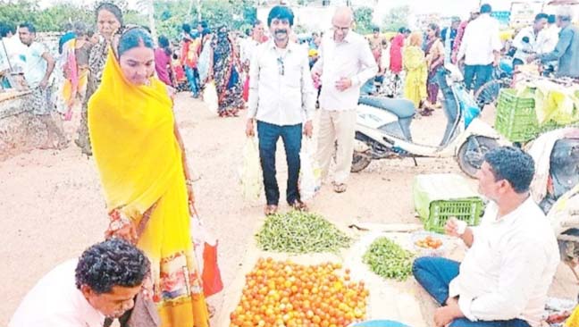 सब्जियों के दाम सातवें आसमान पर, टमाटर हुआ लाल और मिर्च तीखी 