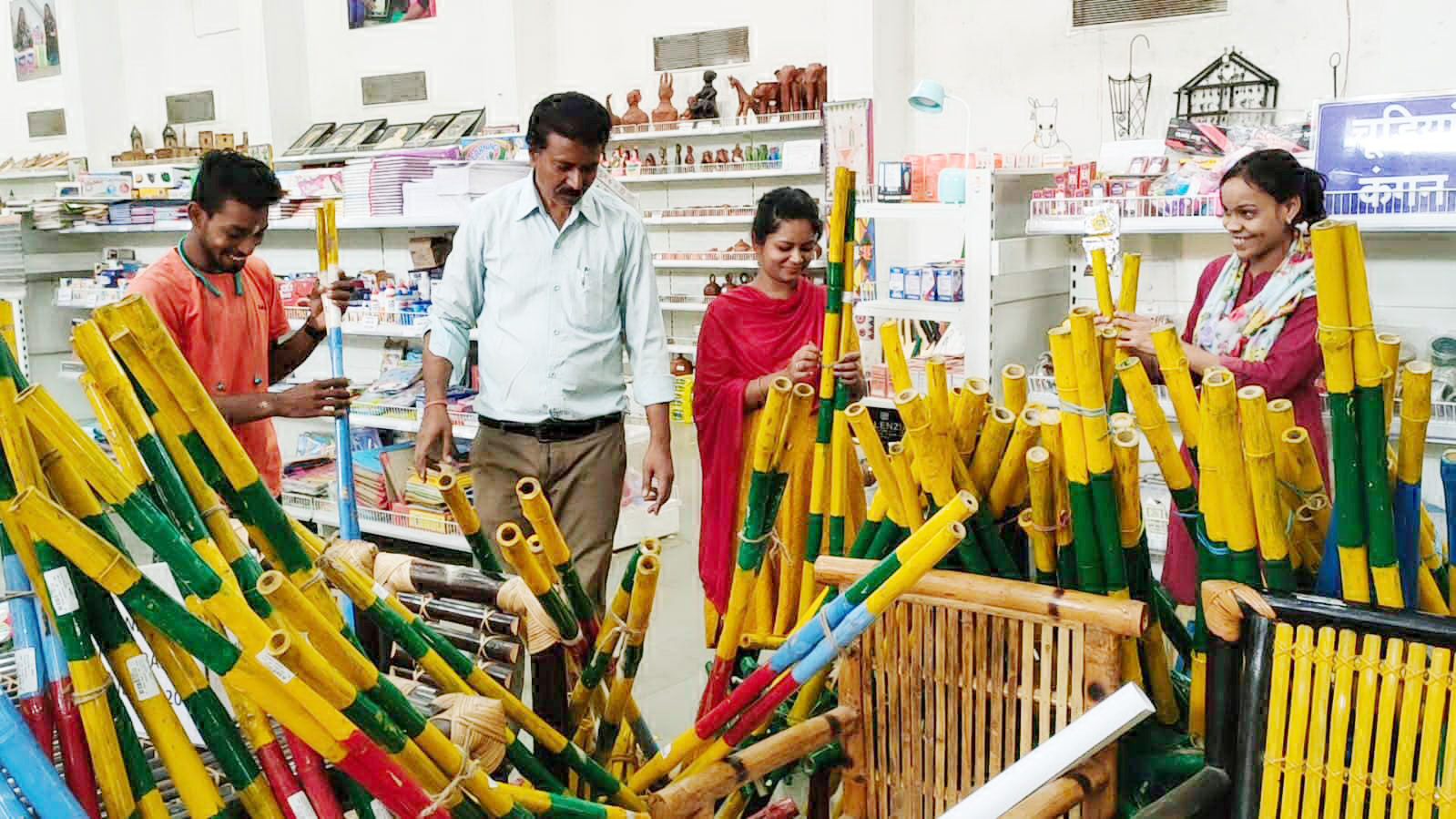 हाईटेक हुए छत्तीसगढ़ के त्योहार, हरेली पर सी-मार्ट में बिक रही गेड़ी