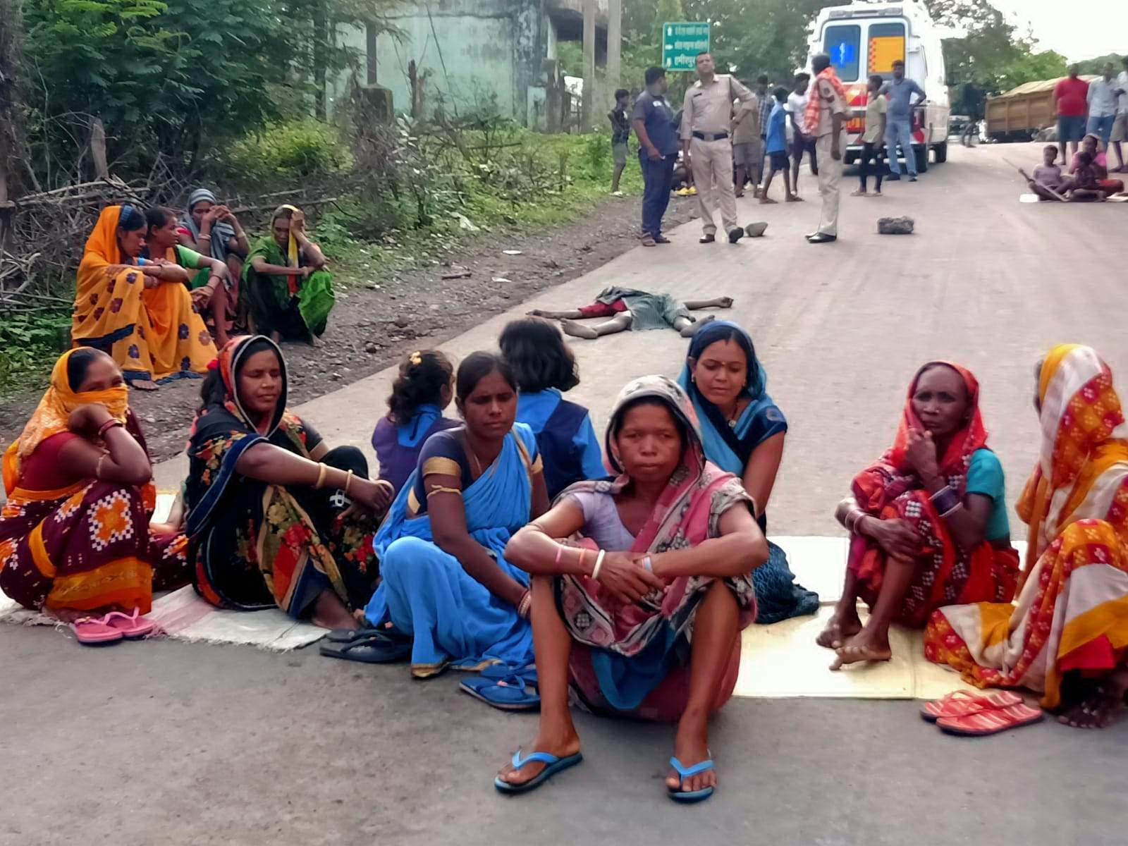 टे्रलर की ठोकर से किशोर की मौत टे्रलर की ठोकर से किशोर की मौत